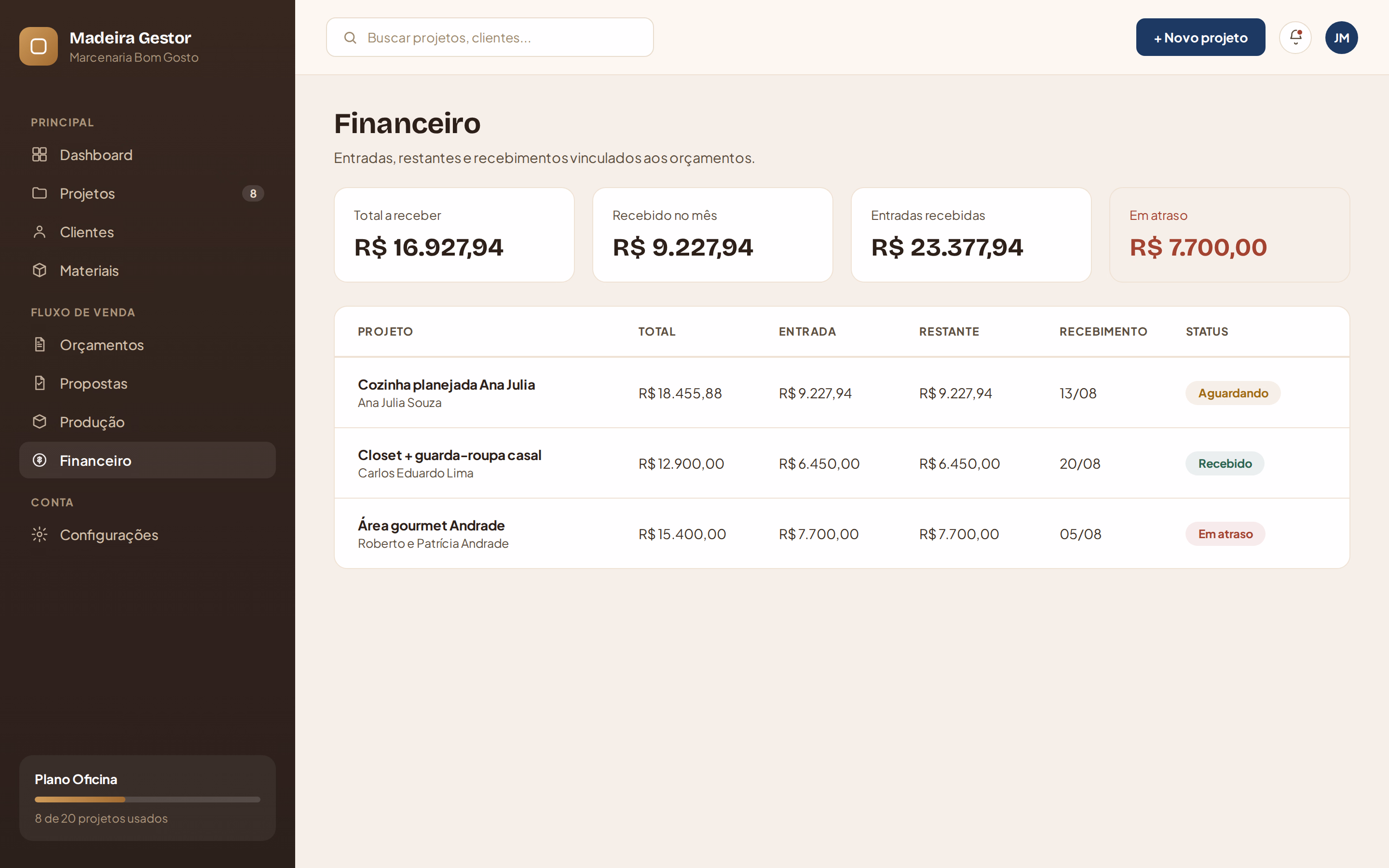 Tela financeira do MadeiraGestor mostrando entradas e saldo por projeto